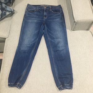American Eagle High Wasted Jogger Jeans